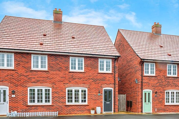 3 Bedroom Semi Detached House For Sale In Honey Quest, Stewartby, Bedford, MK43