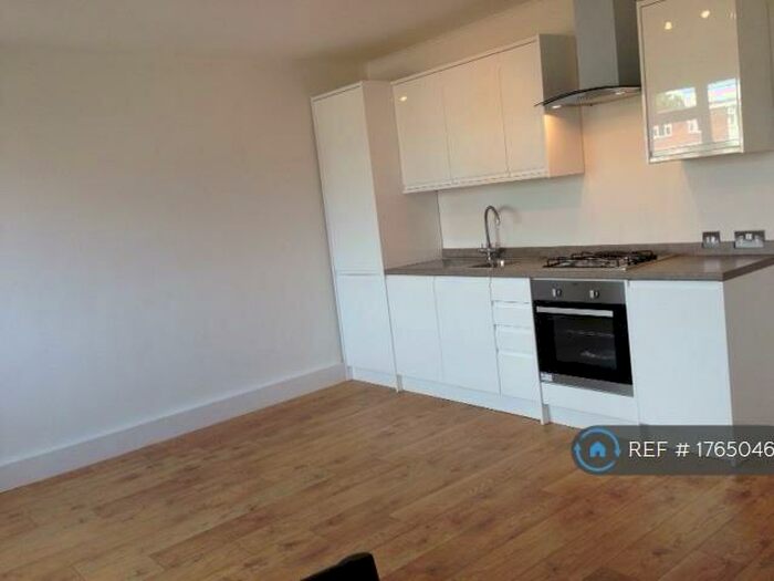 4 Bedroom Flat To Rent In Fellows Court, London, E2
