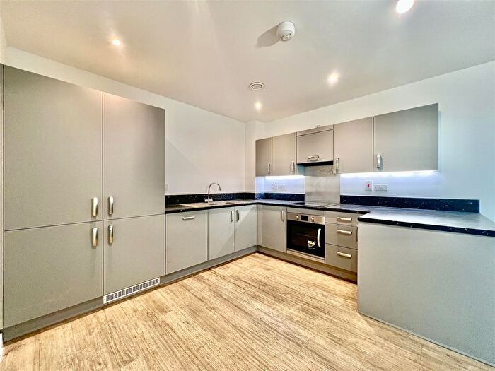 2 Bedroom Flat To Rent In Lampton Road, Hounslow, TW3