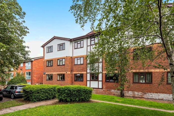 1 Bedroom Apartment To Rent In Lawrie Park Road, London, SE26