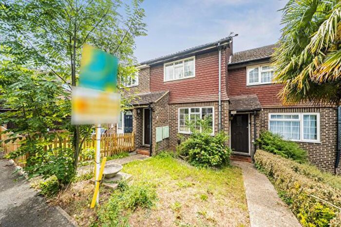 2 Bedroom End Of Terrace House For Sale In Avebury, Slough, SL1