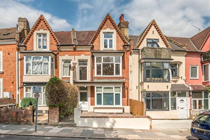 4 Bedroom Apartment For Sale In Wellington Gardens, Charlton, SE7