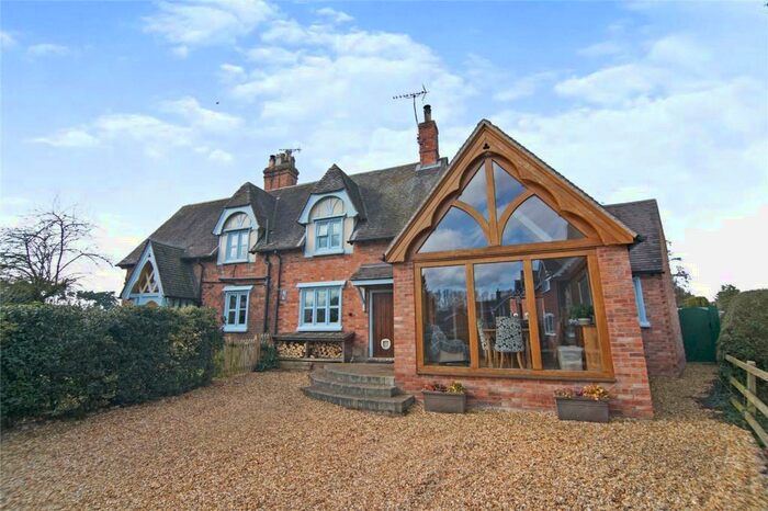4 Bedroom Semi-Detached House For Sale In Dunstall, Burton-on-Trent, Staffordshire, DE13