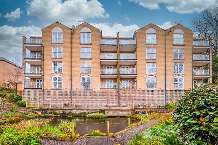 2 Bedroom Apartment To Rent In Woodcroft Grange, Halifax, HX2