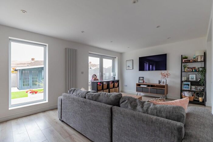 5 Bedroom Semi-Detached House For Sale In Castle Avenue, Penarth, CF64