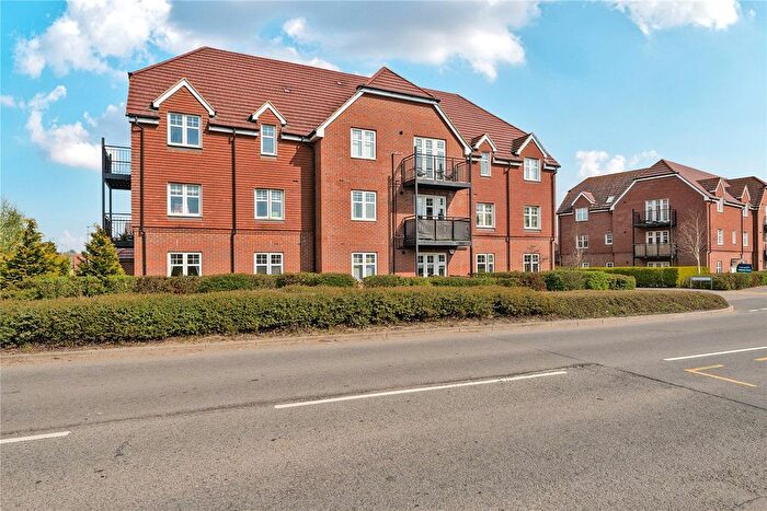 2 Bedroom Flat For Sale In Flat, Lee Court, Skinner Drive, Wokingham, RG41