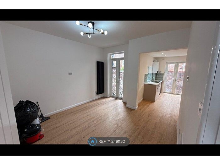 4 Bedroom Terraced House To Rent In Humber Street, Salford, M50