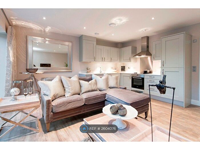 2 Bedroom Flat To Rent In Carlyon House, Maidenhead, SL6