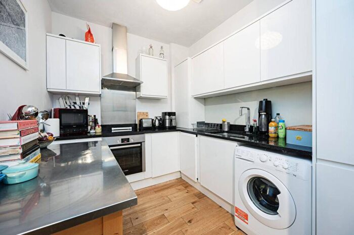 2 Bedroom Flat For Sale In Oakwood House, Hackney Road, Bethnal Green, London, E2