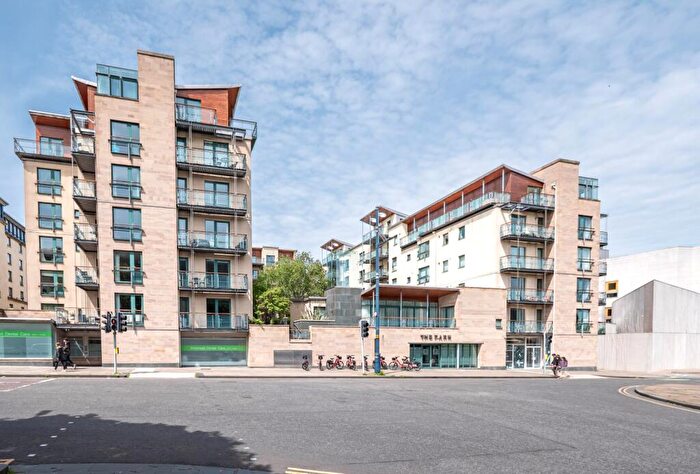 2 Bedroom Flat For Sale In / Holyrood Road, Edinburgh, EH8