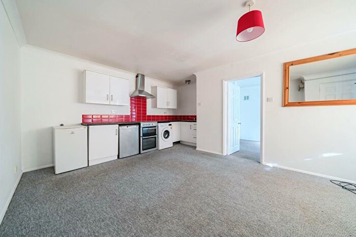 1 Bedroom Maisonette To Rent In Bracknell, Berkshire, RG12