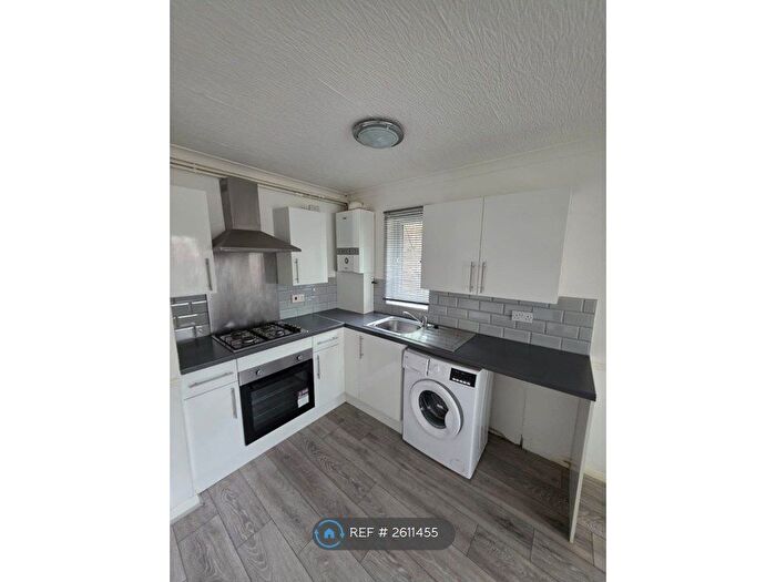 1 Bedroom Flat To Rent In Copperfield, Chigwell, IG7