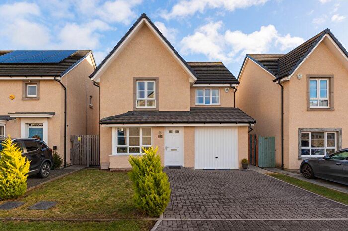 3 Bedroom Detached Villa For Sale In Barnyard Park Crescent, Edinburgh, EH12