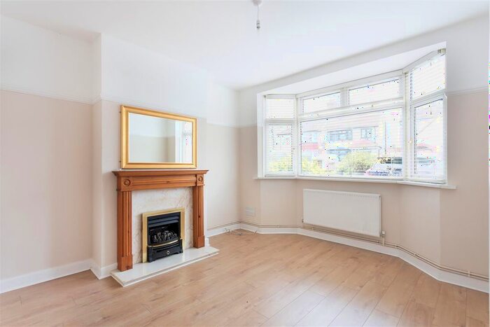 3 Bedroom End Of Terrace House To Rent In Devon Waye, Hounslow, TW5