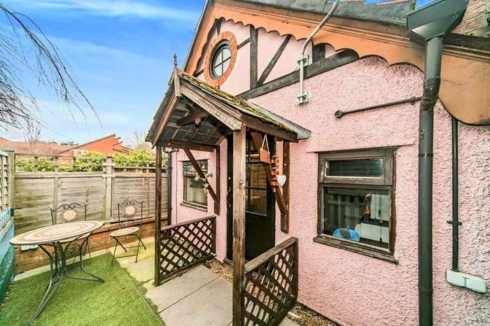 1 Bedroom Leisure Facility Commercial To Rent In Oxford Street, Caversham, Reading, Berkshire, RG4