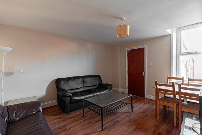 6 Bedroom Maisonette To Rent In Dinsdale Road, Sandyford, Newcastle Upon Tyne, NE2