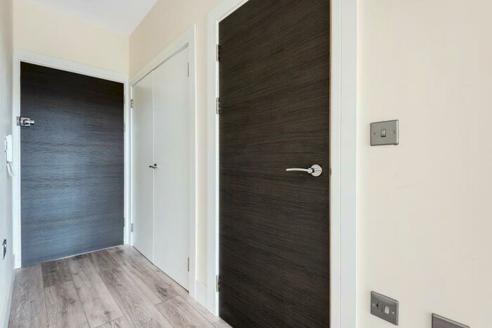 1 Bedroom Apartment To Rent In Slough, Berkshire, SL1