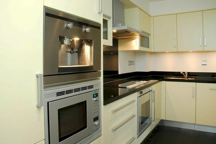 2 Bedroom Flat To Rent In Strand Drive, Kew, Richmond TW9