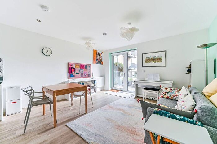 1 Bedroom Flat To Rent In Lambourne House, Anerley, London, SE20