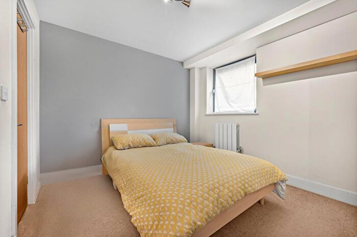 2 Bedroom Flat For Sale In Millharbour, Millwall, E14