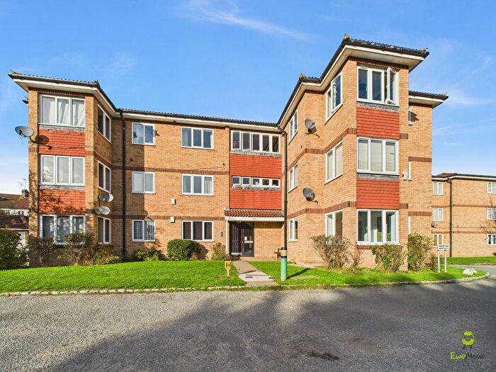 2 Bedroom Flat For Sale In Pinecroft Court, Wickham Lane, Welling, Kent, DA16