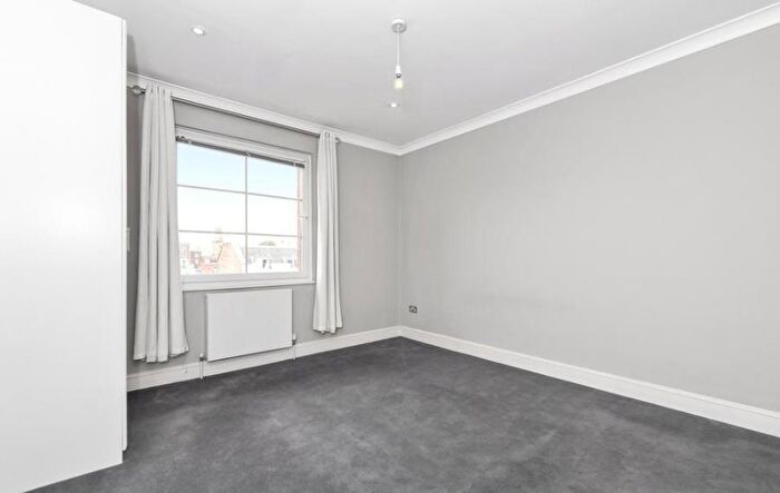 3 Bedroom Apartment To Rent In Gloucester Place, Marylebone, London, NW1