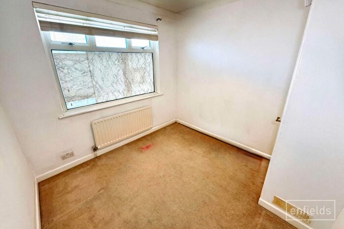 2 Bedroom Bungalow For Sale In Coxford Drove, Southampton, SO16