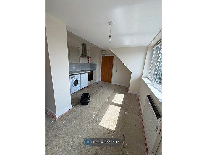 1 Bedroom Flat To Rent In The Bank House, Tonbridge, TN9