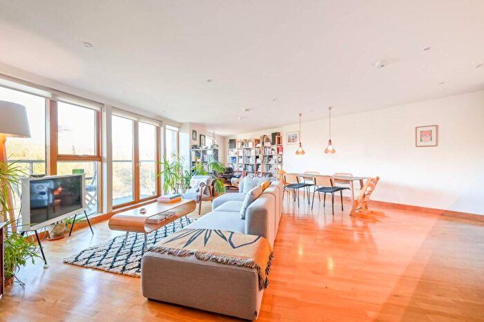 2 Bedroom Flat To Rent In Wick Lane, Bow, London, E3