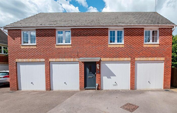 2 Bedroom Flat For Sale In Regency Court, Rushden, NN10
