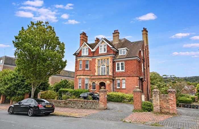 3 Bedroom Flat For Sale In Staveley Road, Eastbourne, BN20