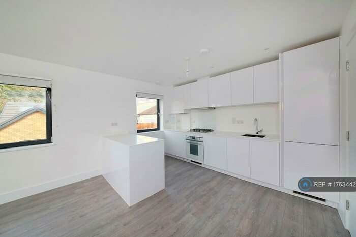 1 Bedroom Flat To Rent In Downsview Road, London, SE19