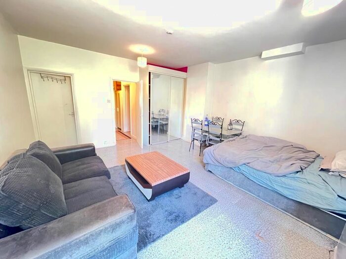 1 Bedroom Flat To Rent In Flat, Grove Road, North Finchley, N12