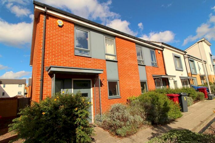 3 Bedroom Terraced House To Rent In Puffin Way, Reading, RG2