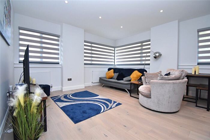 2 Bedroom Apartment To Rent In Emerald House, A London Road, Newbury, Berkshire, RG14