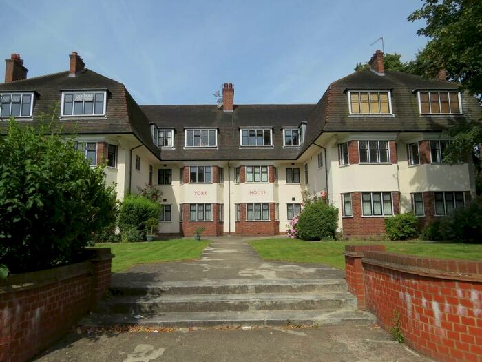 2 Bedroom Apartment To Rent In Lawrie Park Road, Sydenham, London, SE26