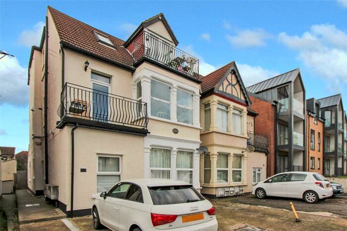 1 Bedroom Apartment To Rent In Grosvenor Road, Westcliff-on-Sea, Essex, SS0