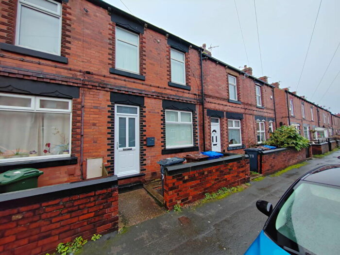 3 Bedroom Terraced House To Rent In Pye Avenue, Mapplewell, S75
