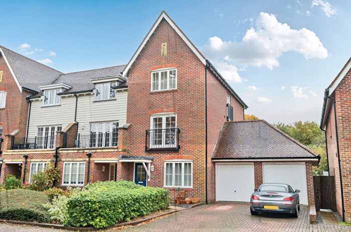 3 Bedroom End Terrace House For Sale In Wealden Drive, Westhampnett, PO18