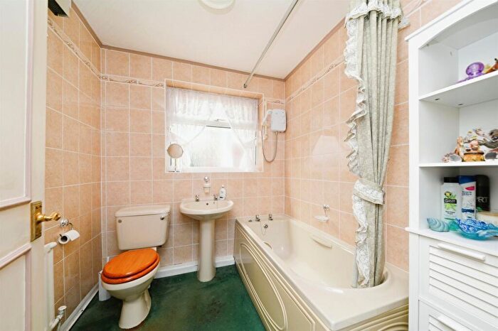 3 Bedroom Detached Bungalow For Sale In Kenhill Close, Snettisham, King's Lynn, PE31