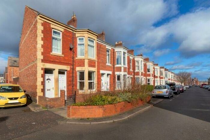 3 Bedroom Flat To Rent In King John Terrace, Heaton, Newcastle Upon Tyne, NE6