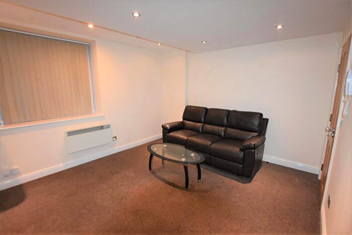 1 Bedroom Flat To Rent In Narborough Road, Leicester, LE3