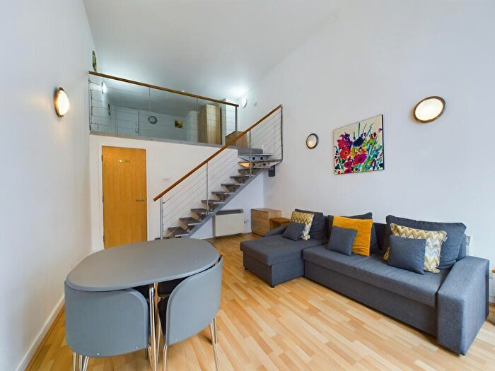 2 Bedroom Apartment To Rent In Henry Street, L3