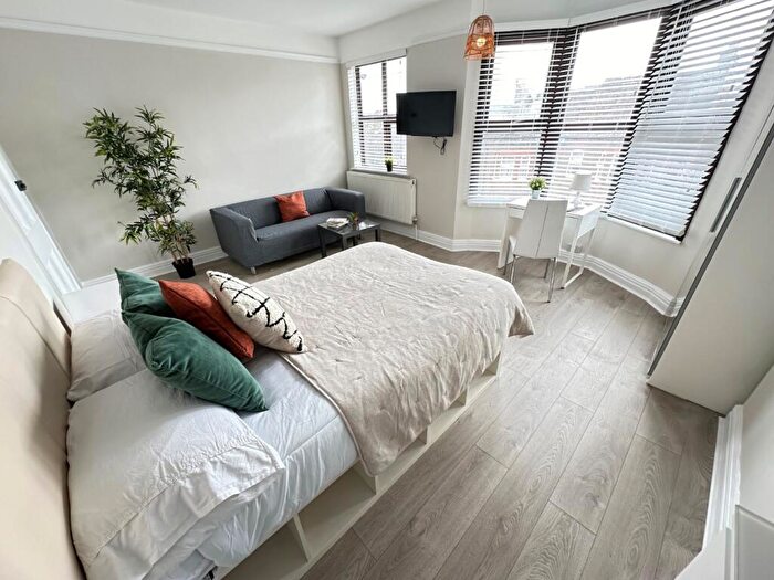 Studio To Rent In Room, Havelock Road, Luton, Bedfordshire, LU2