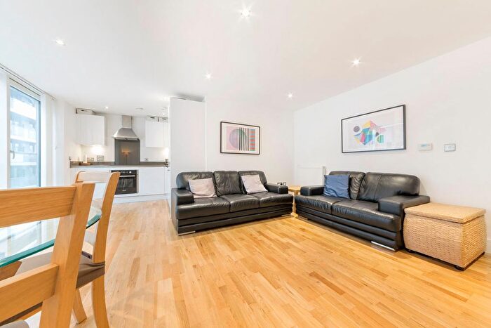 3 Bedroom Flat To Rent In Imperial Mansions, Greenwich, London, SE10