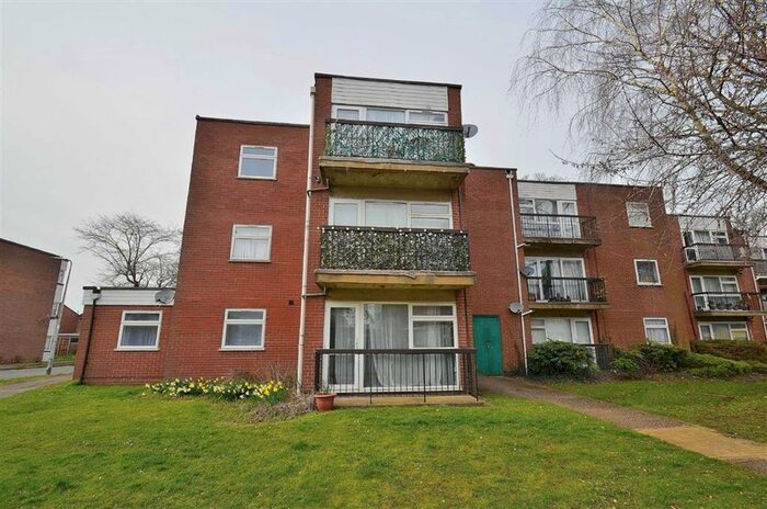 3 Bedroom Flat To Rent In Ingleside Drive, Stevenage, SG1