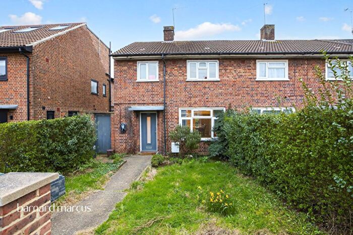 3 Bedroom End Of Terrace House For Sale In George Crescent, London, N10