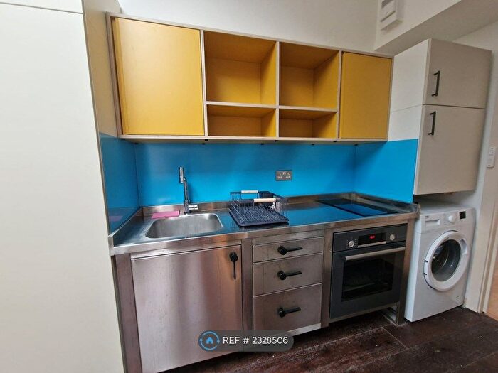 Studio To Rent In Frobisher Road, London, N8