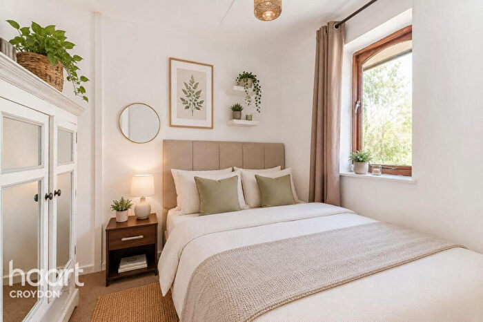 1 Bedroom Block Of Apartments For Sale In Ludford Close, Croydon, CR0