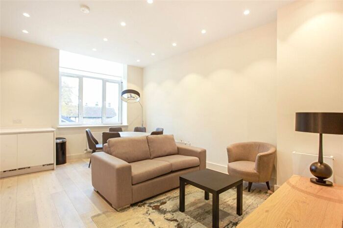 2 Bedroom Apartment To Rent In Kingsland Road, Hoxton, London, E2